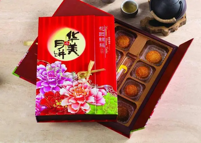华美月饼说到中秋节的传统风俗：赏月、猜灯谜、吃月饼